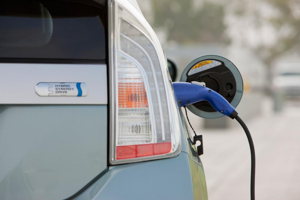 Image: Hybrid car fueling